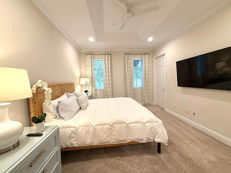 809 Estancia Way — Photo 22