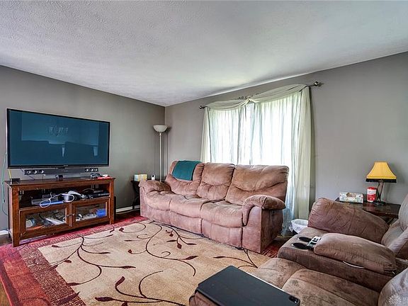 3rd image of 5880 Summersweet Dr