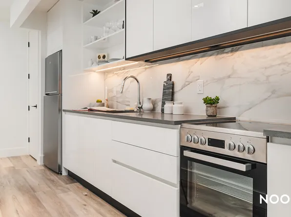 445 Vanderbilt Avenue image 1 of 8
