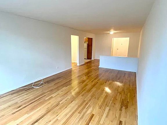3rd image of 465 E 7th St #31
