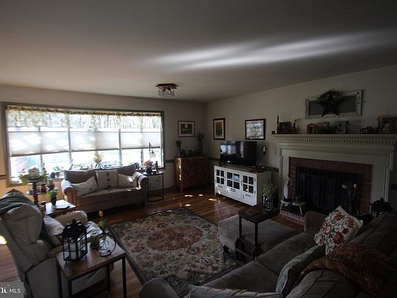 5th image of 523 E Hummelstown St