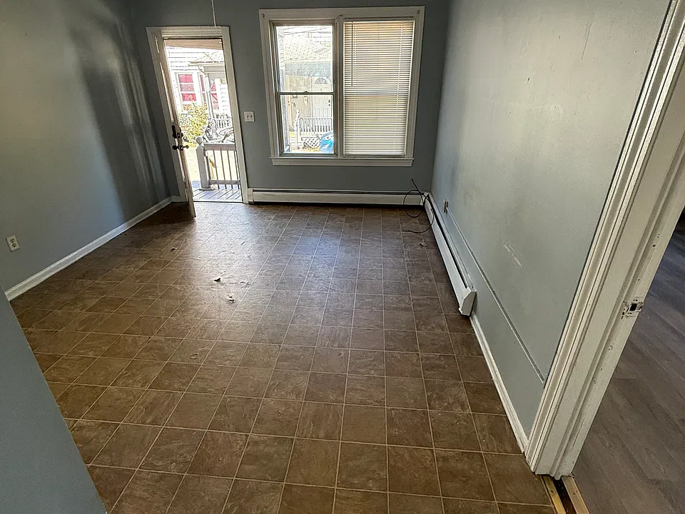 4 Kenyon Ct #2