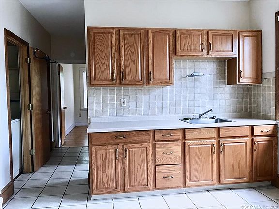 5th image of 106 Anthony St #1R