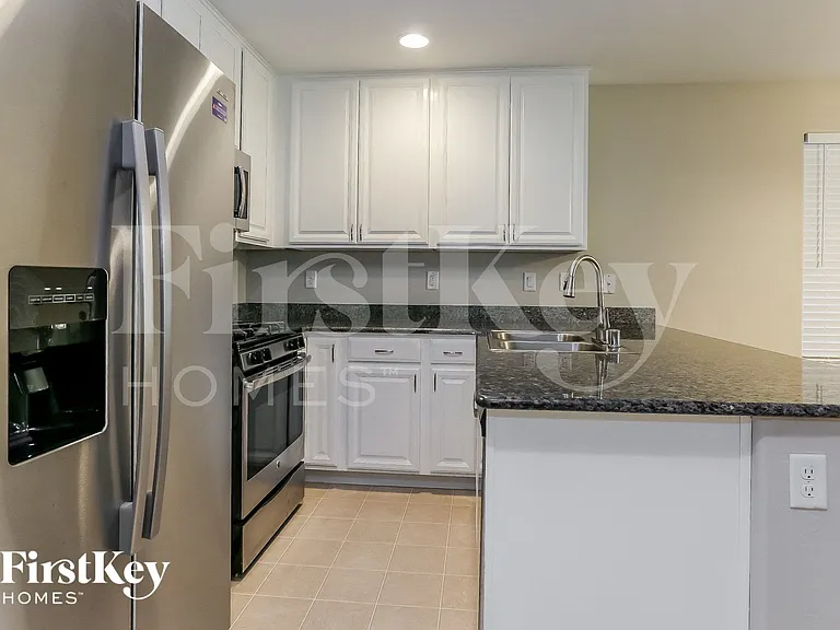 8933 Hand Painted Ct — Photo 4