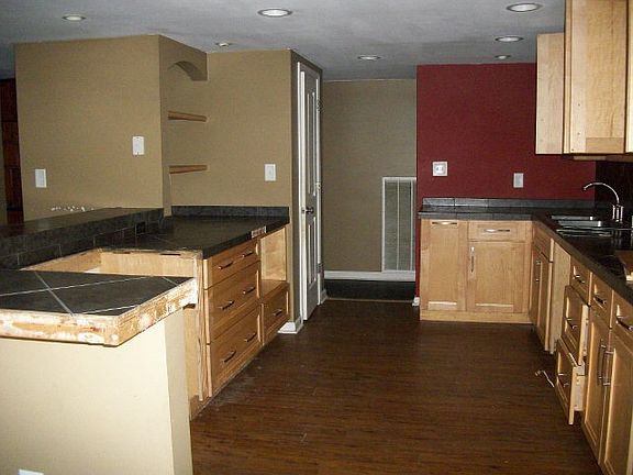 3rd image of 240 White Ave