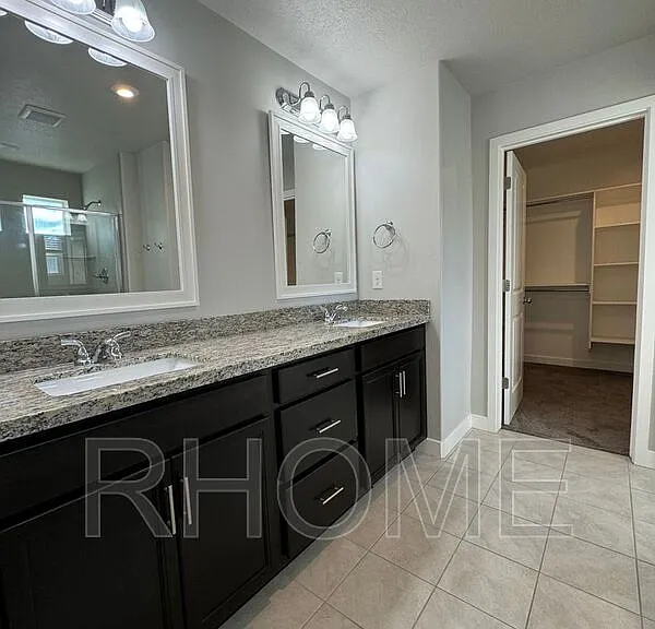 2527 N Wallace Way — Photo 9