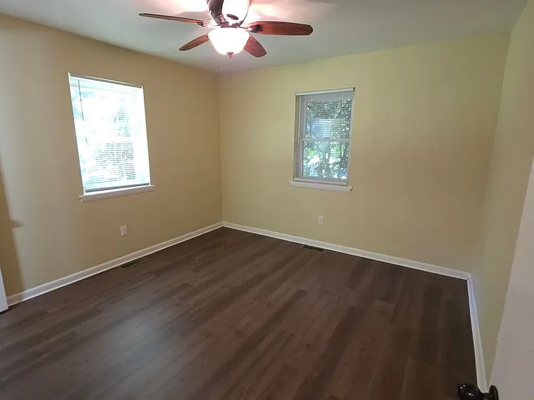 308 E Gum St — Photo 14