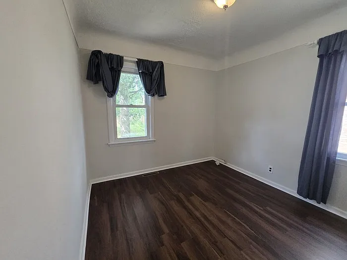 1037 Birchwood Ave — Photo 5