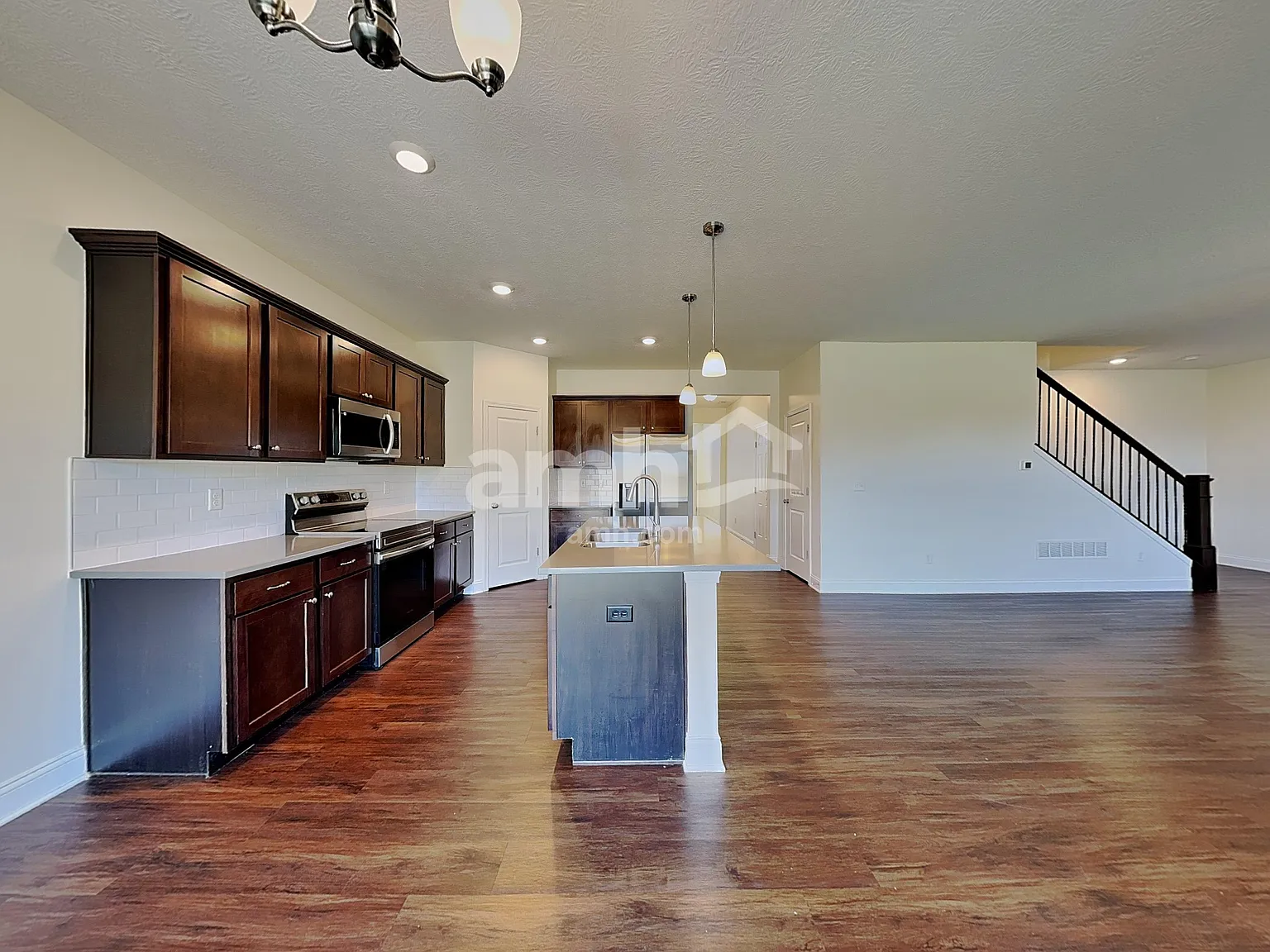 4 bed, 2.5 bath, 2297 sqft, $3,160 — Photo 3