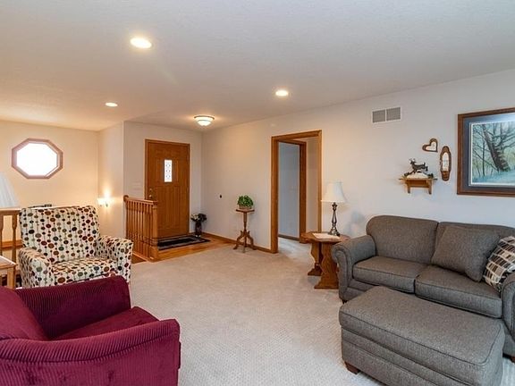 2nd image of 1543 Tuscany Dr SE
