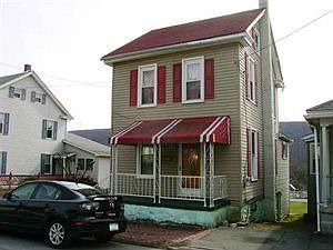 1st image of 220 E Broad St