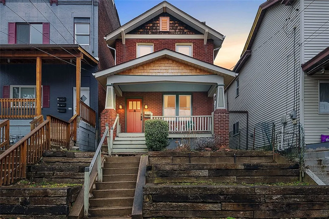 924 Portland St photo 1