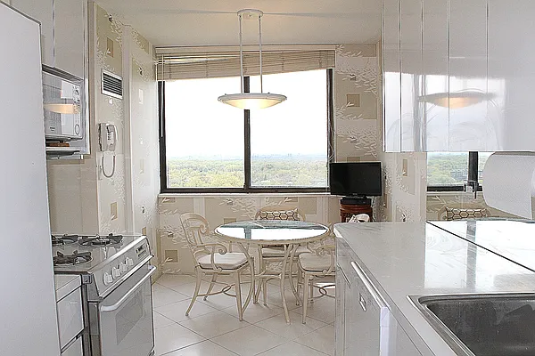 Sold by Charles Greenthal Property Sales | media 24