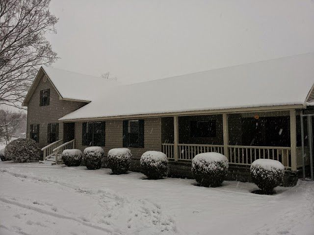 2nd image of 1298 E Lacon Rd