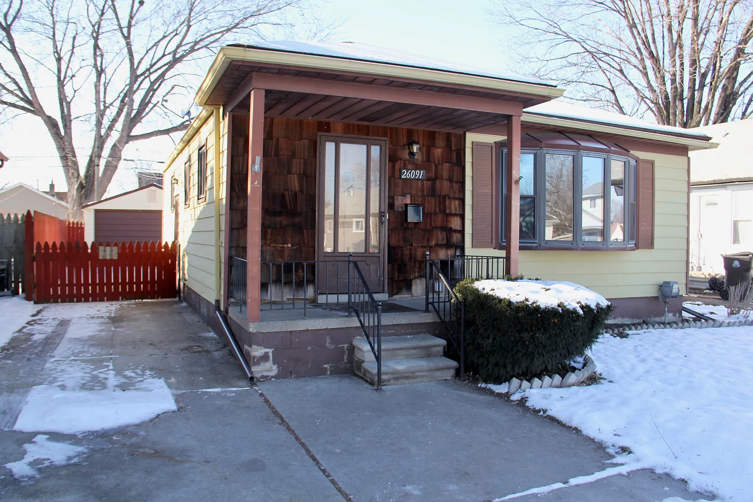 26091 Belanger St photo 1