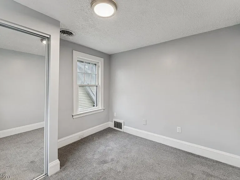 1387 Dietz Ave — Photo 27