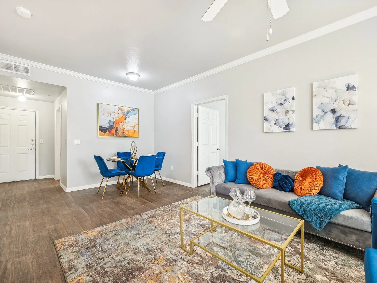 Landings of Carrier Parkway Apartments — Photo 3