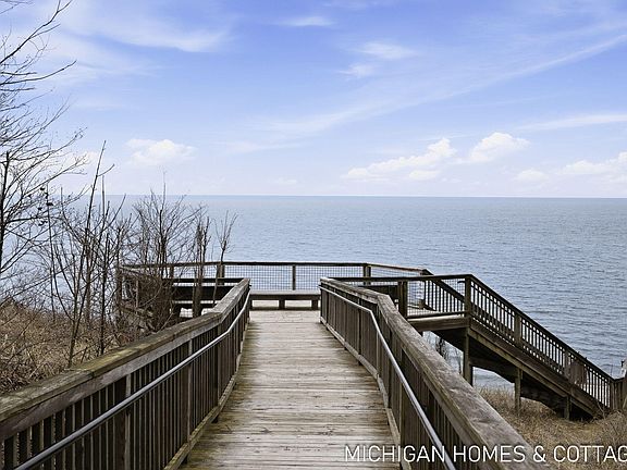 3rd image of 5484 Lakeshore Dr