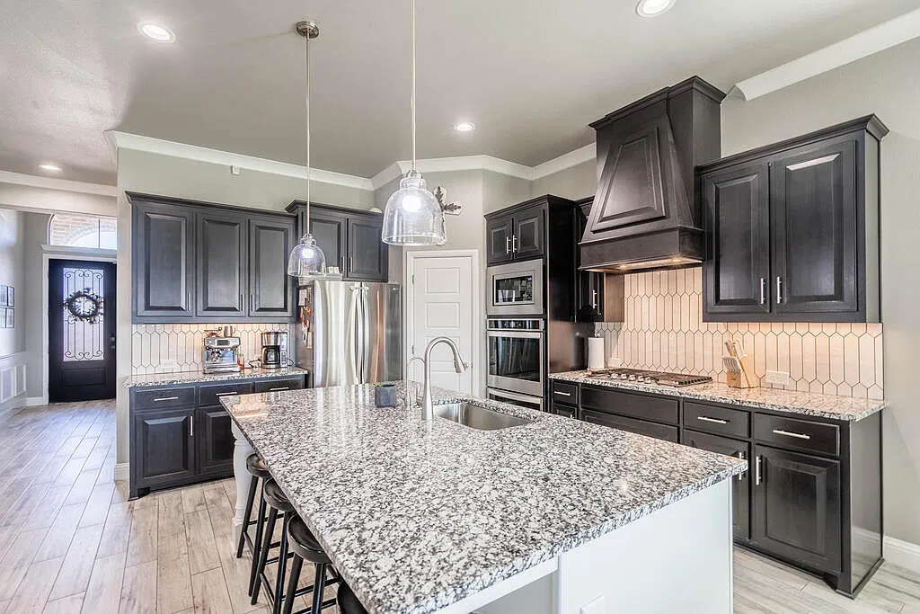 5 bed, 3.5 bath, 2936 sqft, $3,600 — Photo 2