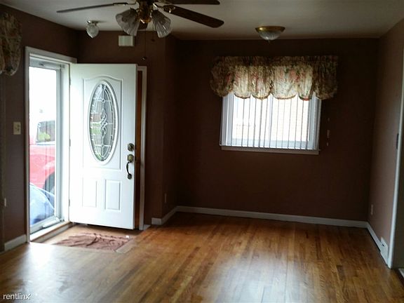 Living room - entry