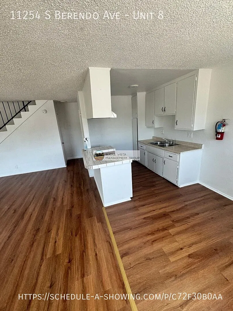 2 Bedroom Apartment 11254 Berendo Ave in Los Angeles, CA — Photo 1