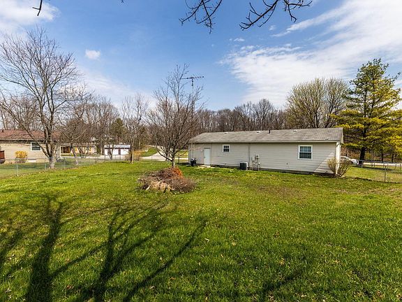 4th image of 2976 Pleasant Dr NE