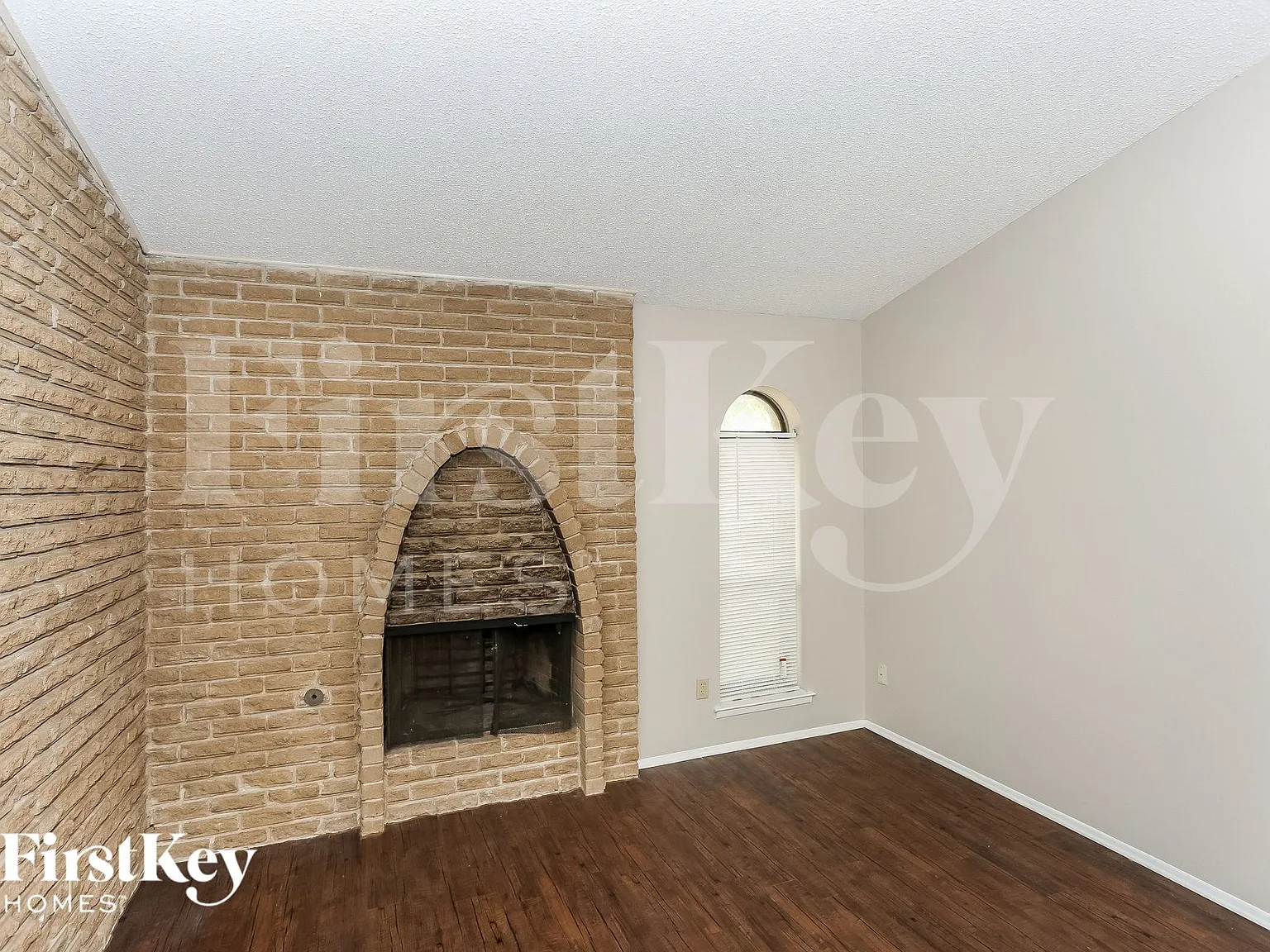 4 bed, 2.0 bath, 1848 sqft, $2,150 — Photo 2