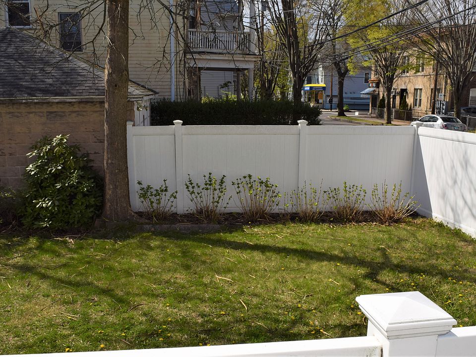 1st image of 218 Nicoll St