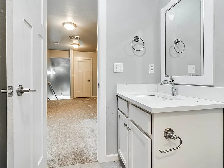 5616 Saint James Pl — Photo 34