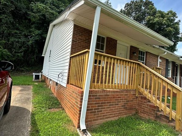1110 Drewry Rd, Martinsville, VA 24112