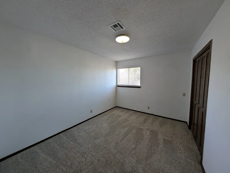 9902 E 22nd Pl — Photo 6