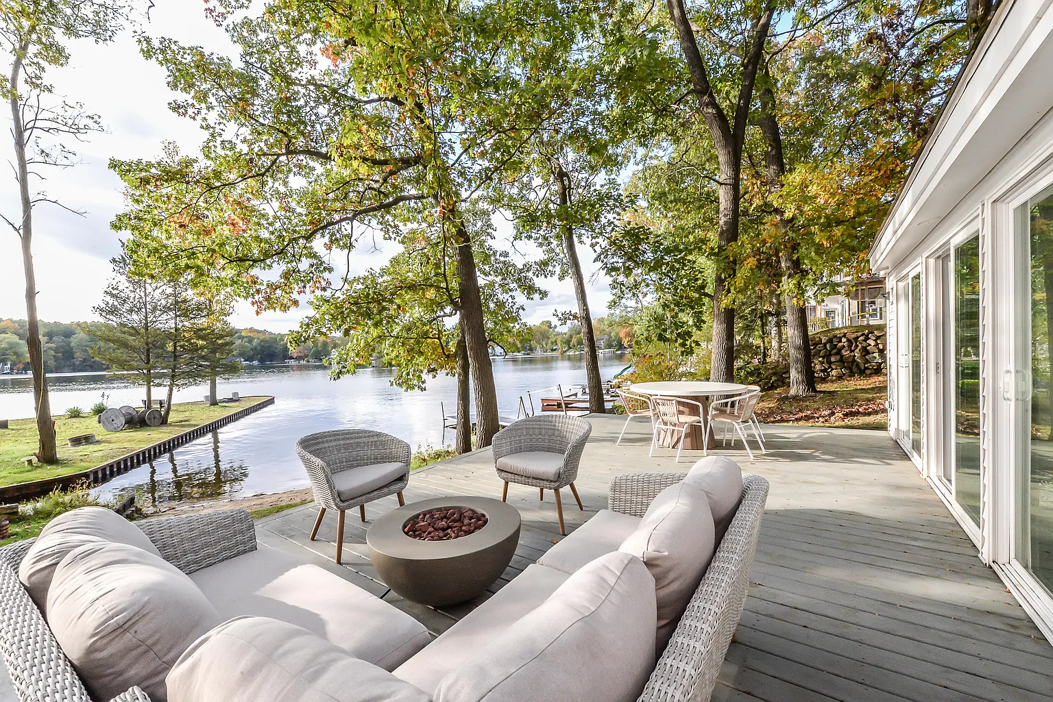 11542 Riverbank Ln photo 1