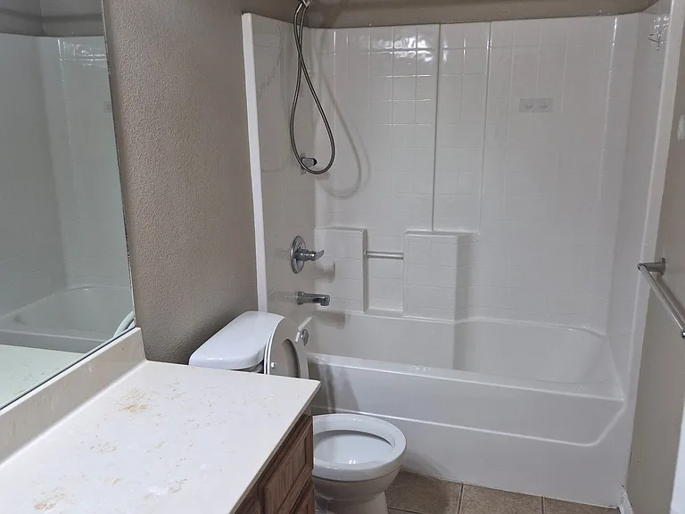 3005 Baldwin Loop — Photo 2