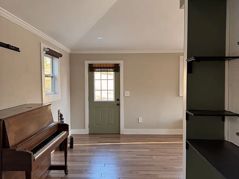 1076 Rock Pond Ln — Photo 1