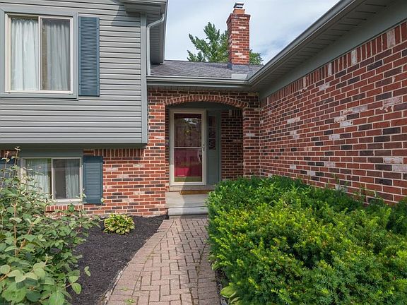 2nd image of 46104 Gainsborough Dr