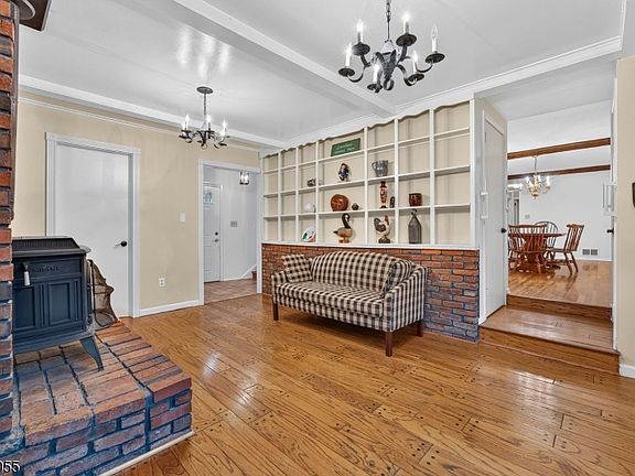 5th image of 1003 Buxton Rd