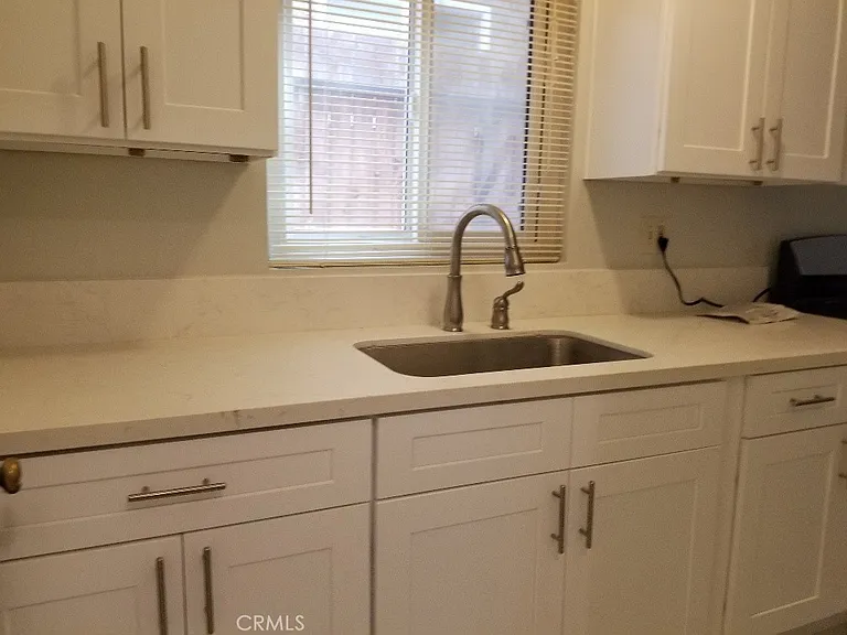 285 N Holliston Ave #1 — Photo 5