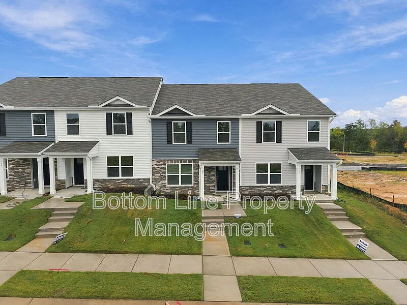 3 bed, 2.5 bath, 1418 sqft, $1,775 — Photo 4
