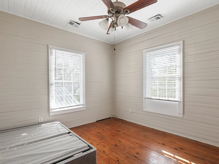 515 Center St — Photo 27