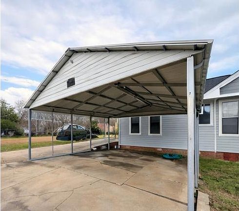 3rd image of 600 Bell Ave