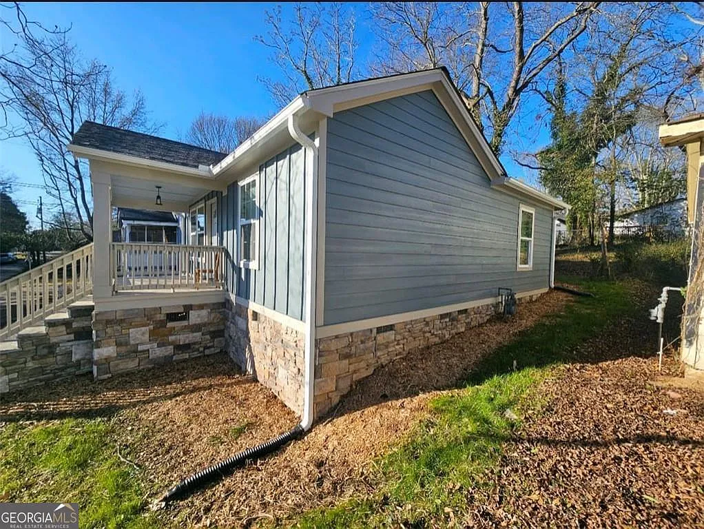 2 bed, 1.0 bath, $1,475 — Photo 2