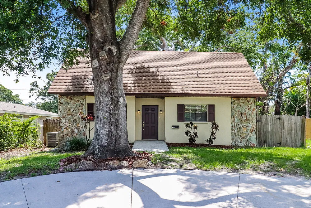 3 bed, 2.0 bath, 1353 sqft, $3,920 — Photo 1