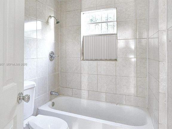 5th image of 3660 NW 20th Ave #4