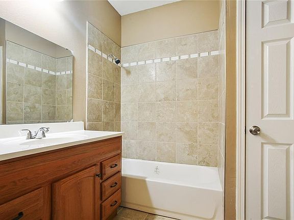 5th image of 3131 Broadway St