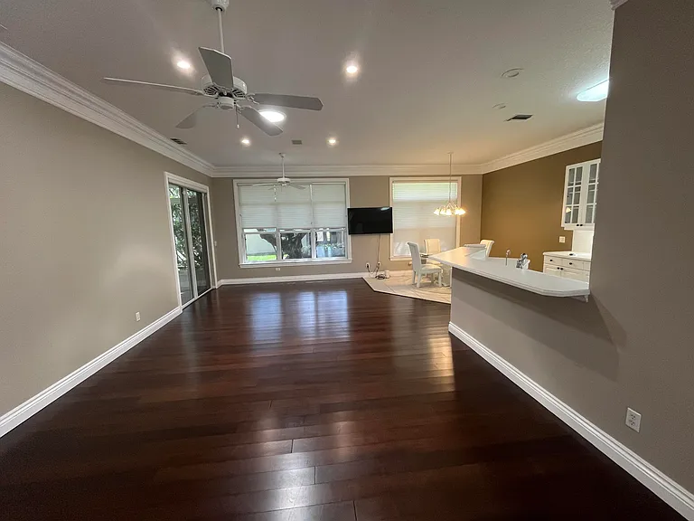 628 NW Venetto Ct — Photo 3
