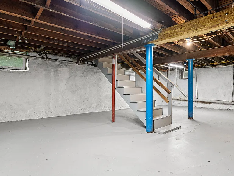 610 Saxer Ave — Photo 30