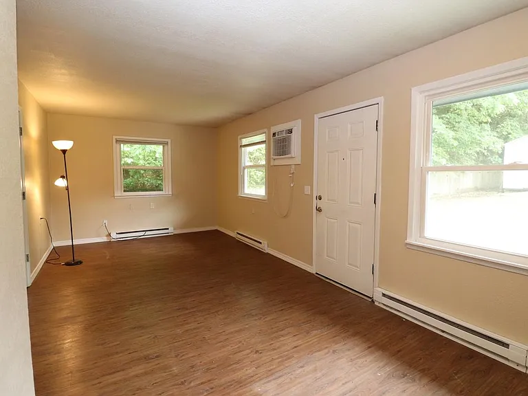 23053 Main St #14 — Photo 4