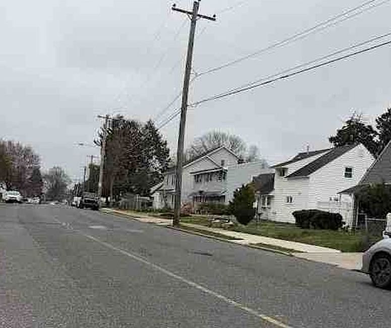 Exterior Neighborhood (street photo)