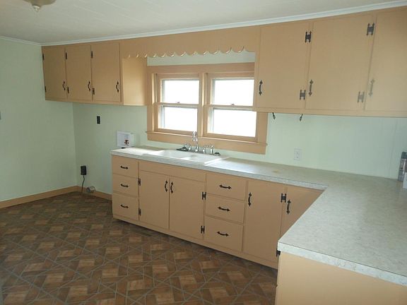 Kitchen (W/D hookups)