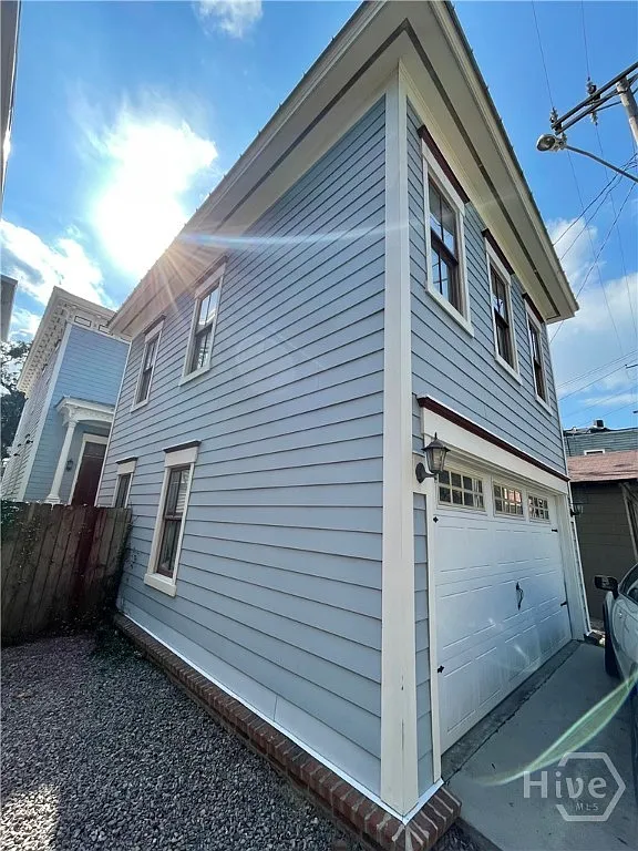 Building Photo - 110 E Duffy St #CARRIAGE HOUSE